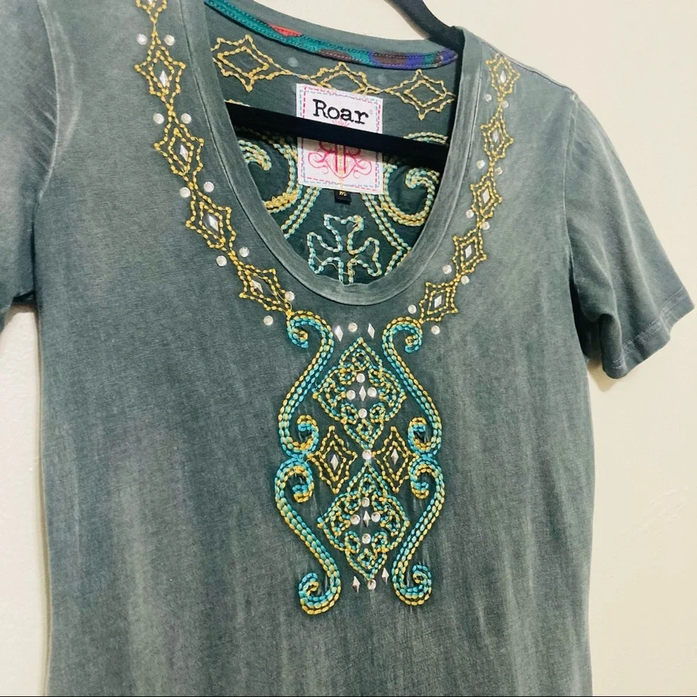 Roar shirt